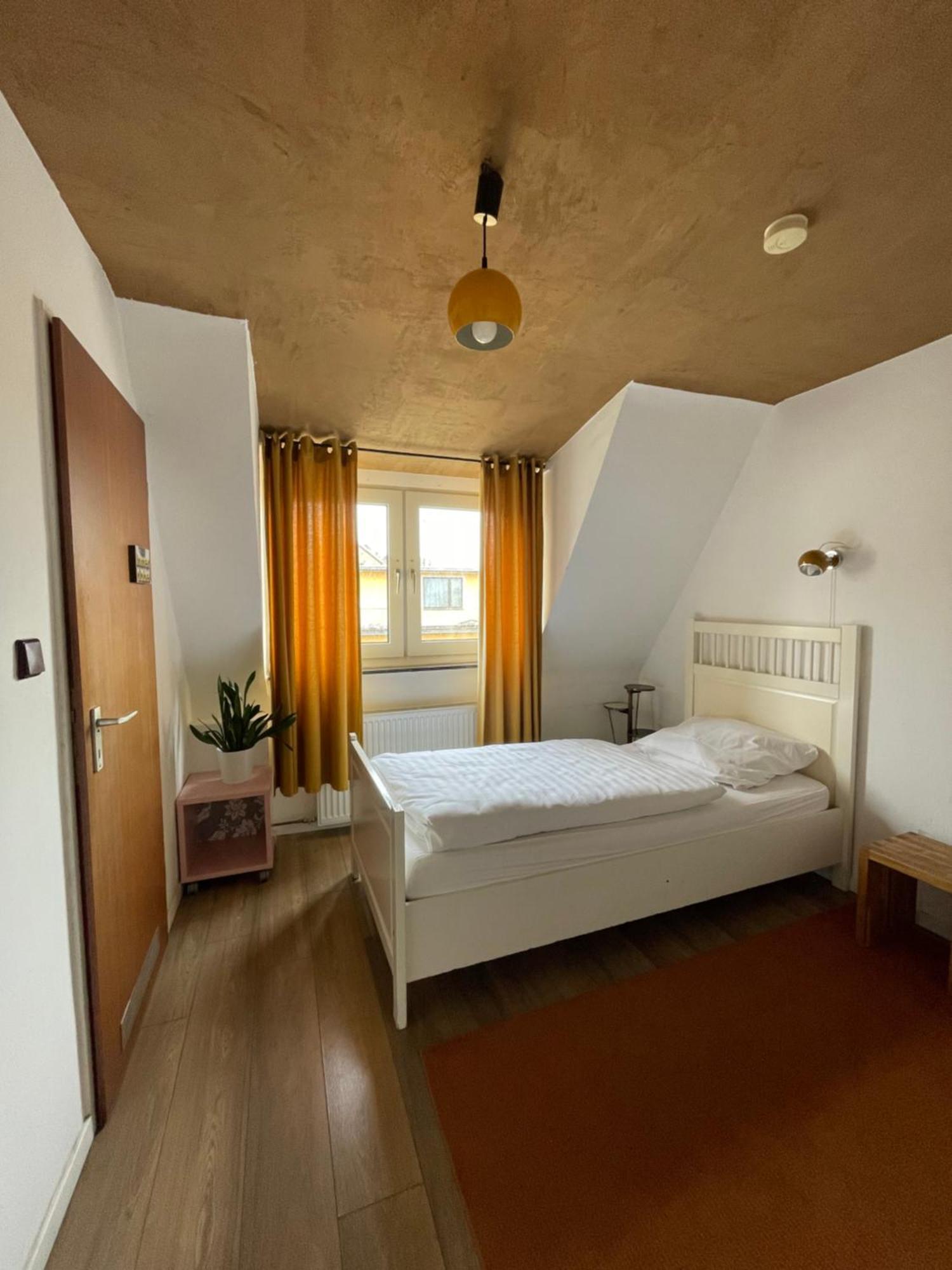 Weltempfaenger Backpacker Hostel Кельн Екстер'єр фото
