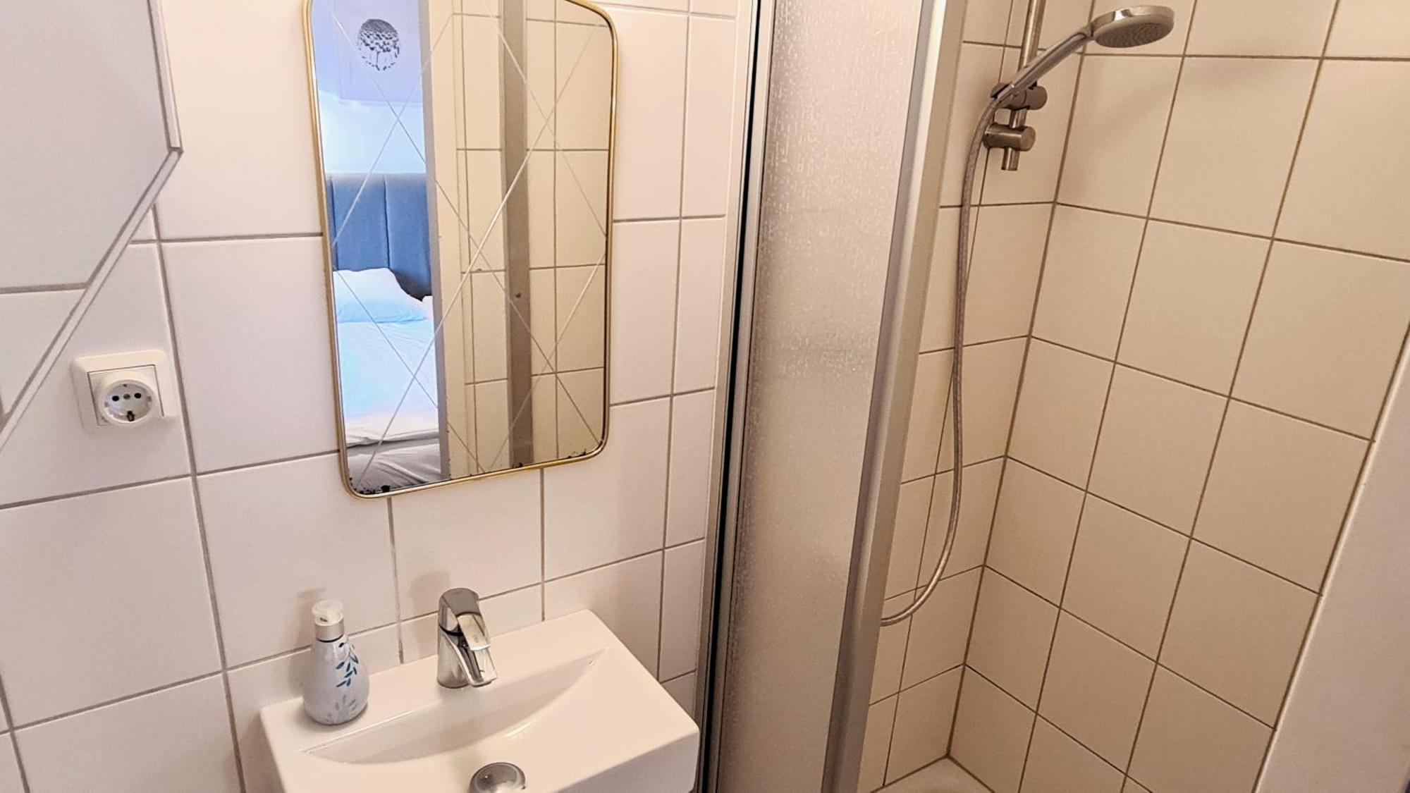 Weltempfaenger Backpacker Hostel Кельн Екстер'єр фото